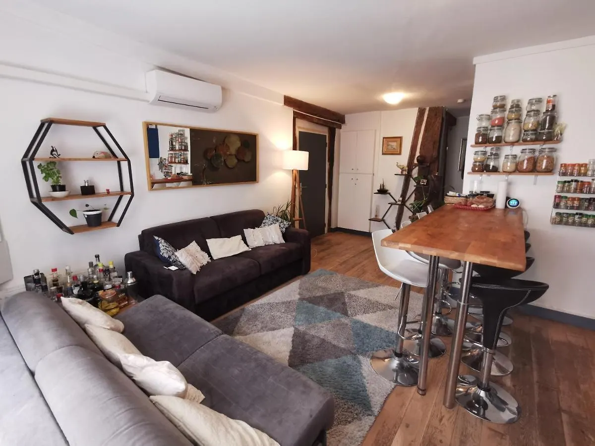 Apartment & ! 3 Bedrooms, 2 Bathrooms