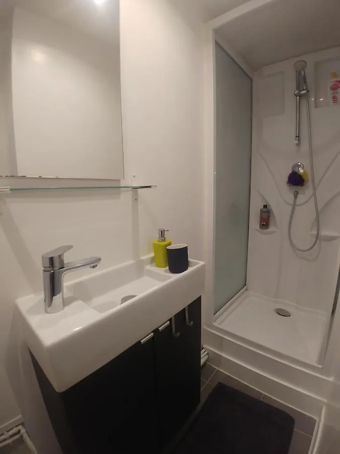 Central&nice ! 3 Bedrooms, 2 Bathrooms *